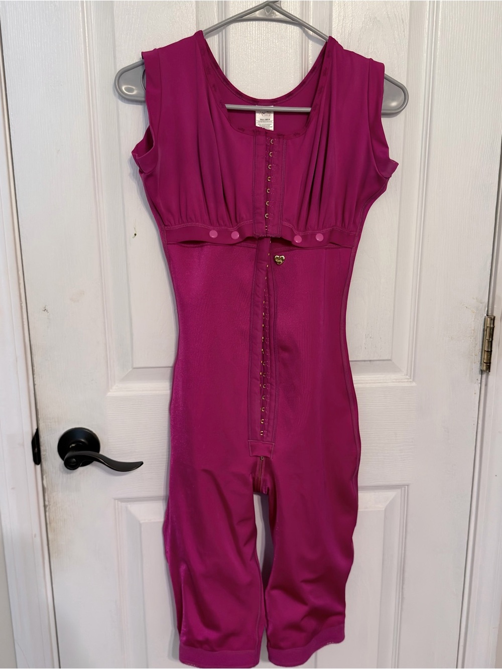 NOELY FAJAS “Perfect Shaper” in size Medium, color: Fushia. Long Leg